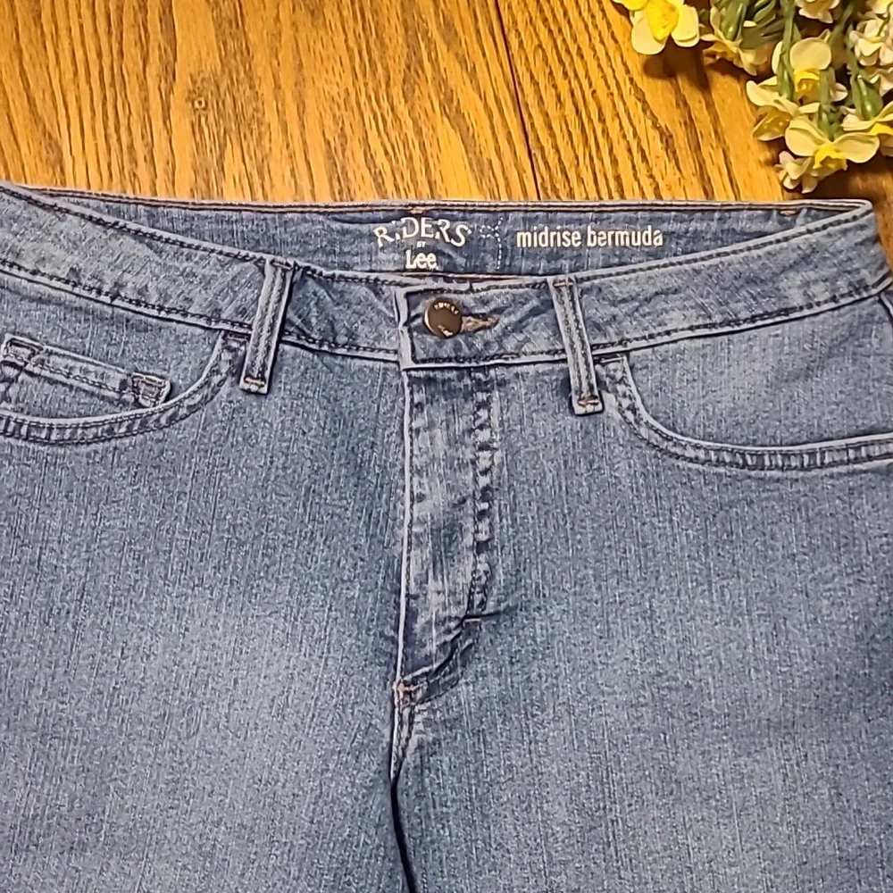 Lee Riders Midrise Denim Shorts - Ladies 10R - Picture 3 of 9